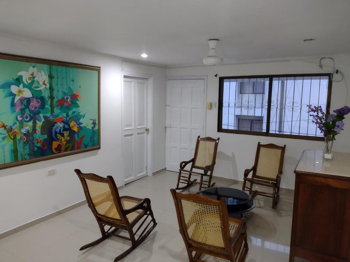 Clementina Hostel Cartagena Bagian luar foto