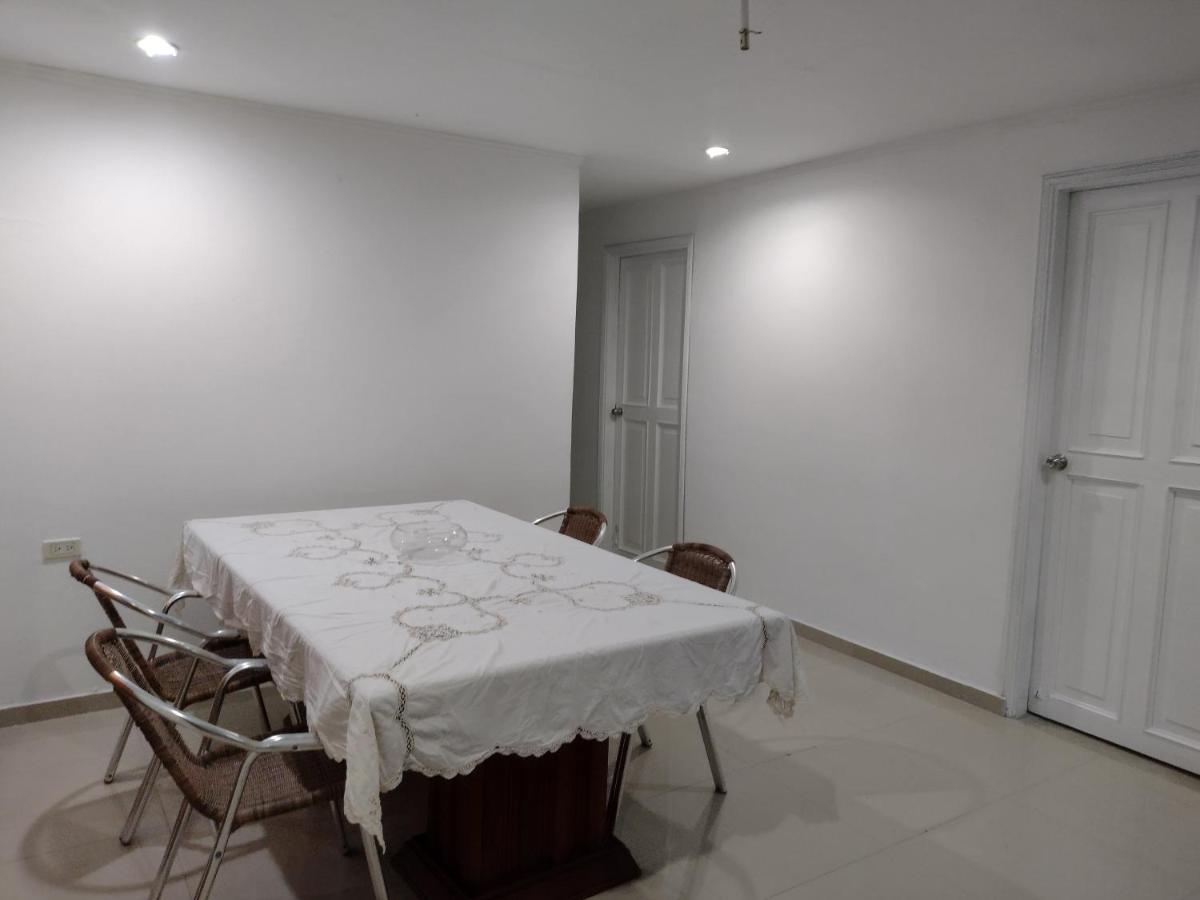 Clementina Hostel Cartagena Bagian luar foto