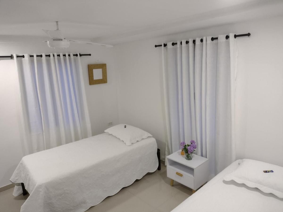 Clementina Hostel Cartagena Bagian luar foto