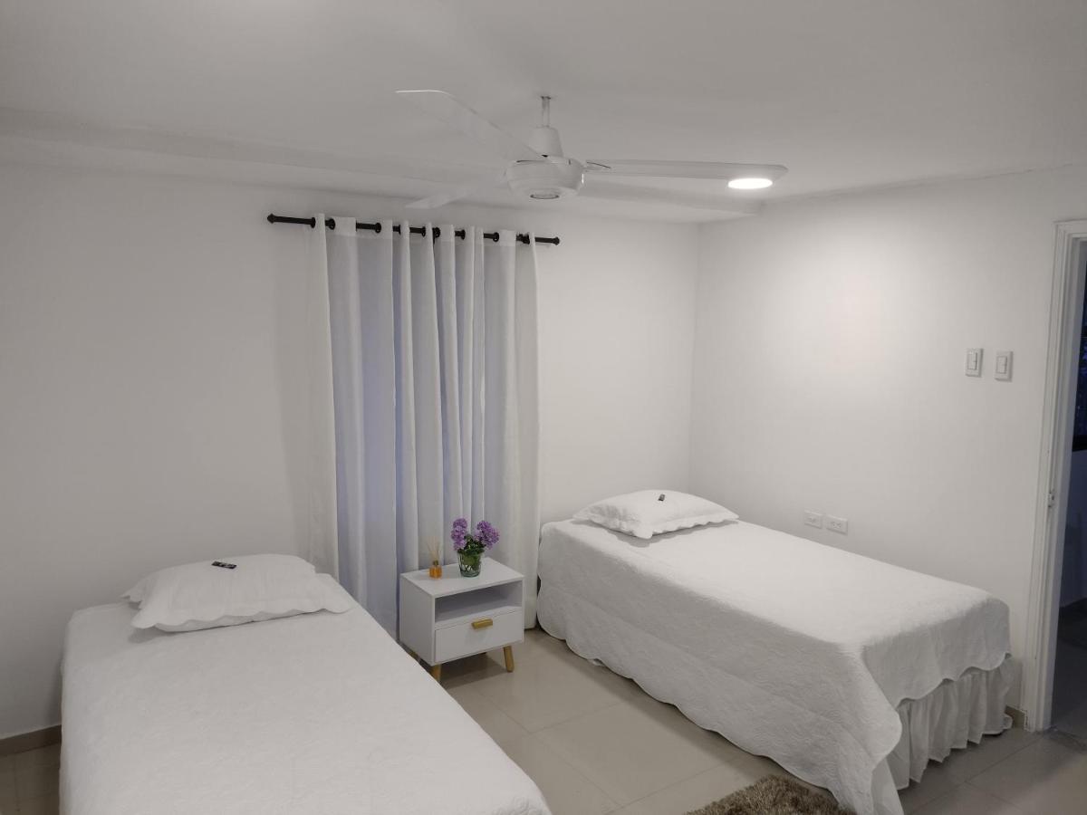 Clementina Hostel Cartagena Bagian luar foto